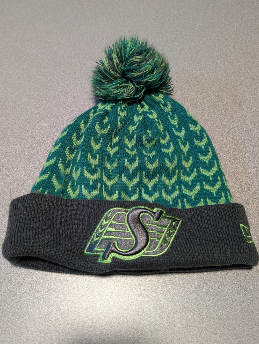 Saskatchewan Roughriders CFL New Era Winter Cuffed Knit Pom Hat Cap OSFA